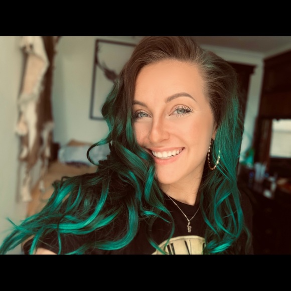 Meet your Posher, Cassie - Picture 3 of 7